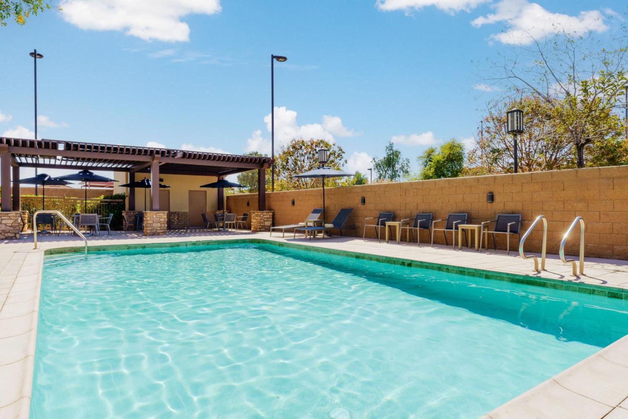 Courtyard By Marriott Phoenix Mesa Gateway Airport Exterior photo