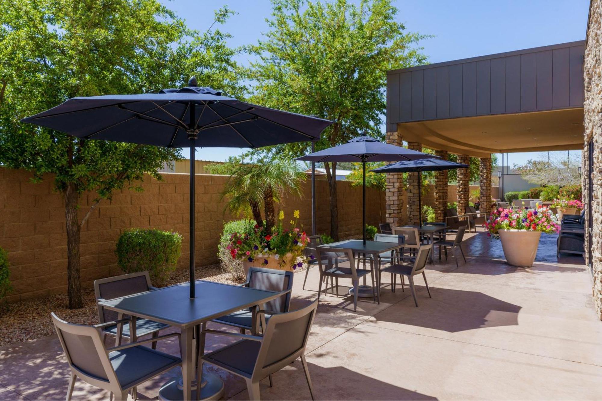 Courtyard By Marriott Phoenix Mesa Gateway Airport Exterior photo