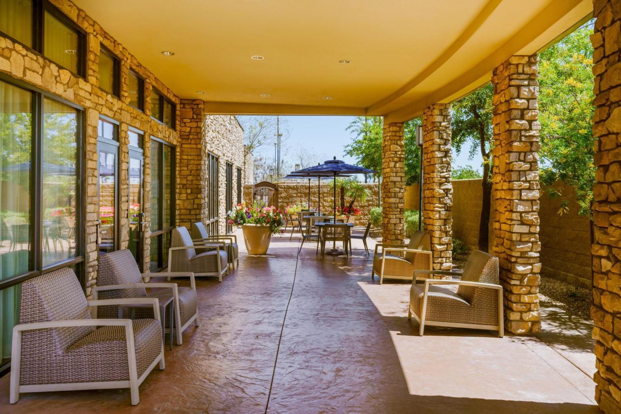 Courtyard By Marriott Phoenix Mesa Gateway Airport Exterior photo