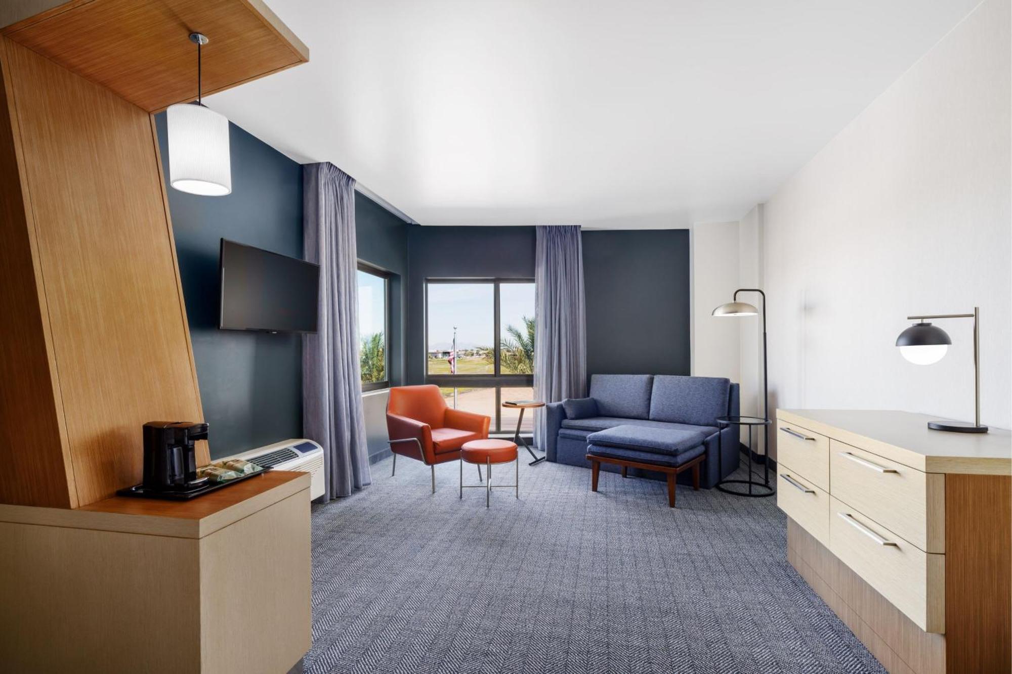 Courtyard By Marriott Phoenix Mesa Gateway Airport Exterior photo