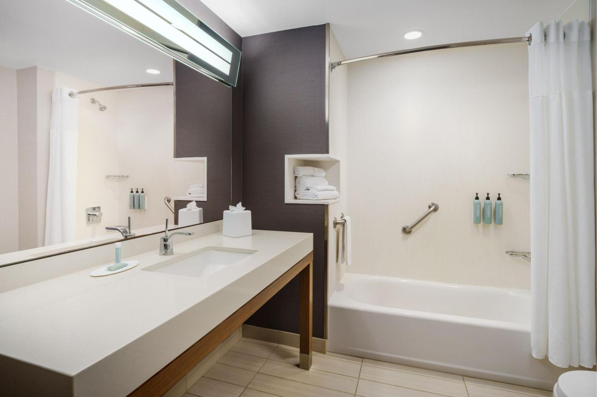 Courtyard By Marriott Phoenix Mesa Gateway Airport Exterior photo