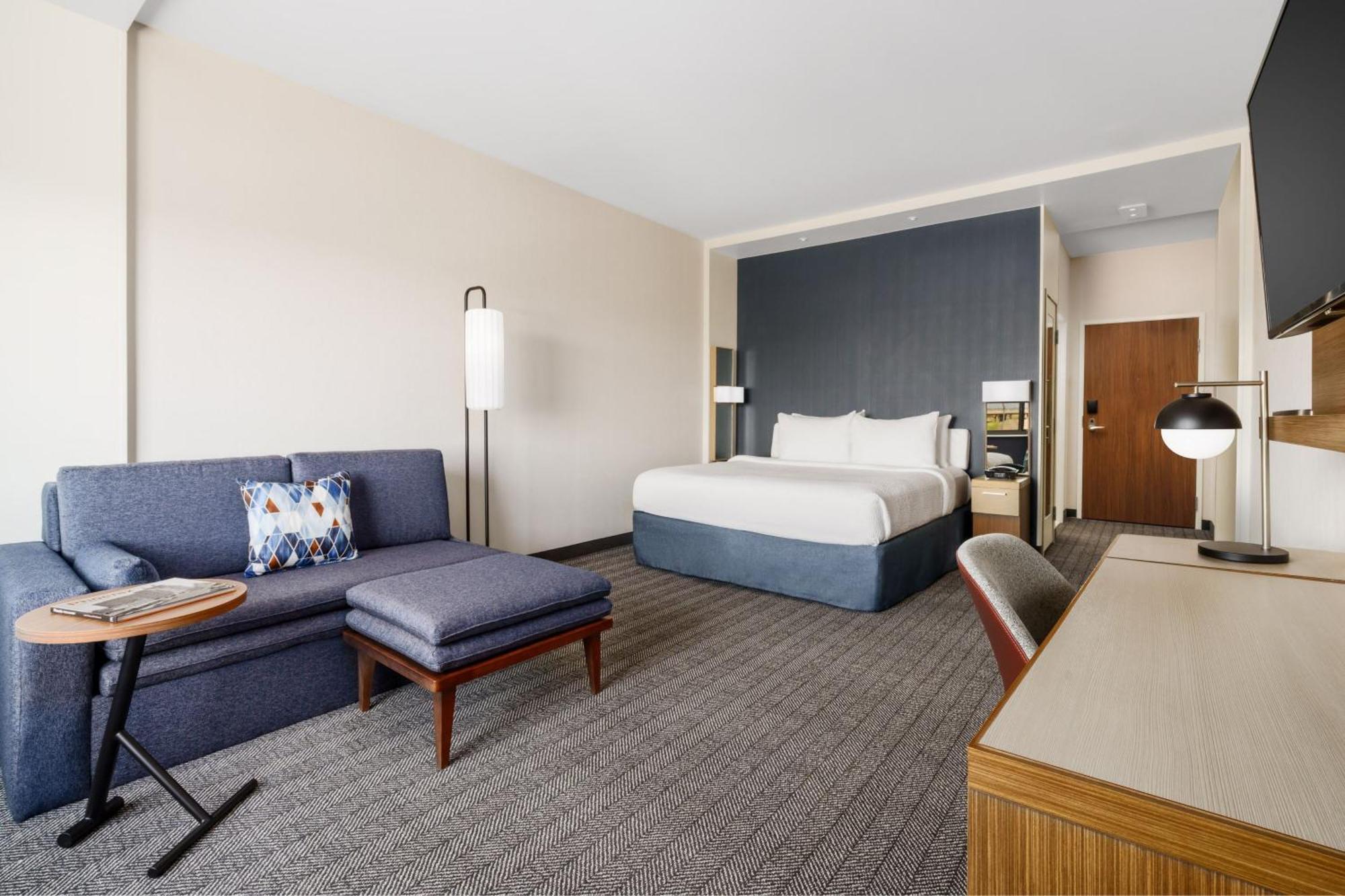Courtyard By Marriott Phoenix Mesa Gateway Airport Exterior photo