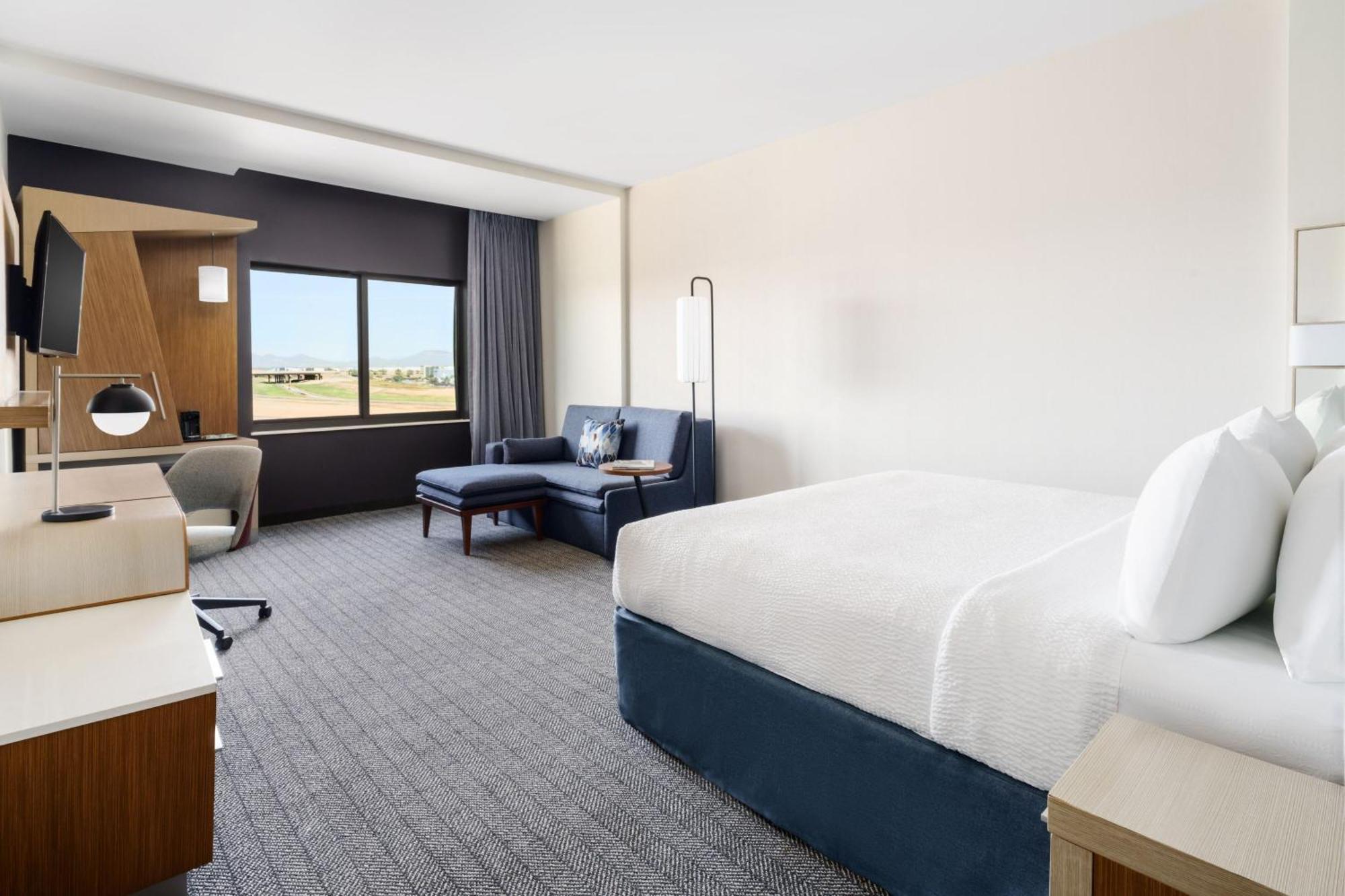 Courtyard By Marriott Phoenix Mesa Gateway Airport Exterior photo